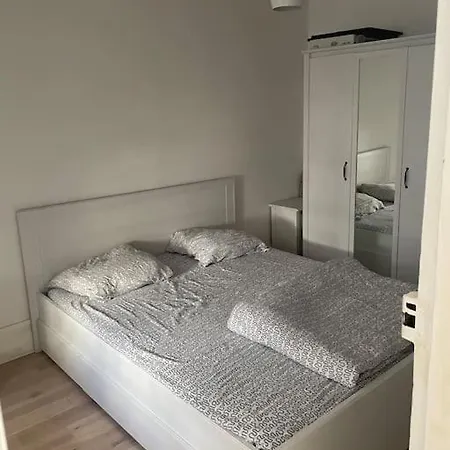 8th, Bright, Very Good Location Parigi